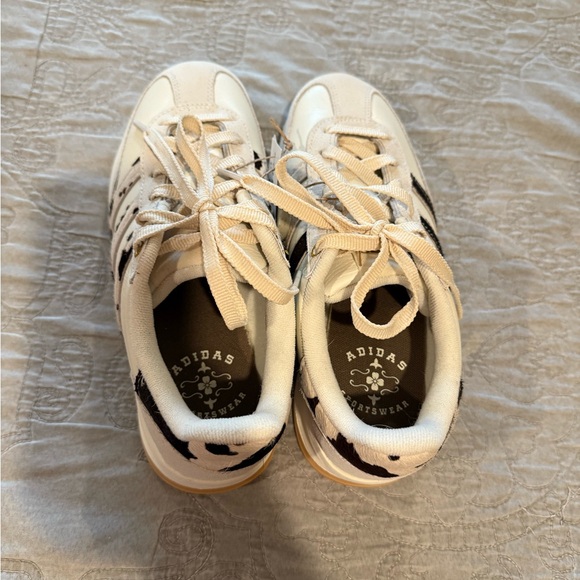 Adidas Cream and Black Patterned Sneakers - Picture 2 of 5